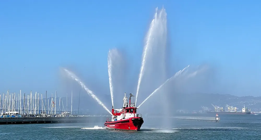 SFFire boat shooting water cannons