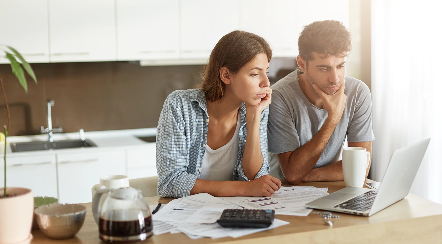 Couple learning about crypto