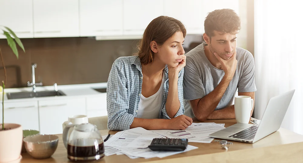 Couple learning about crypto
