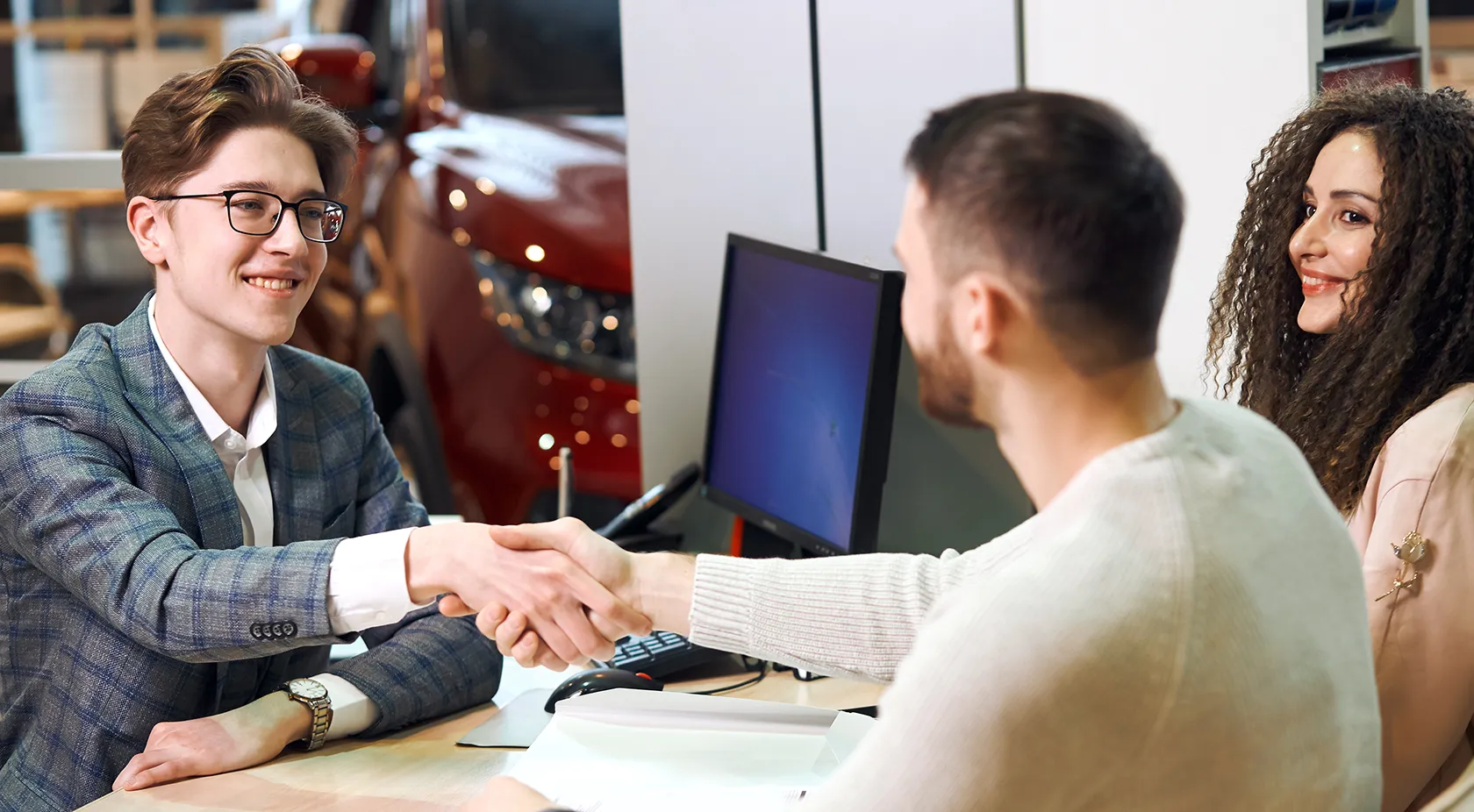 2 guys shaking hands, finalizing a sale