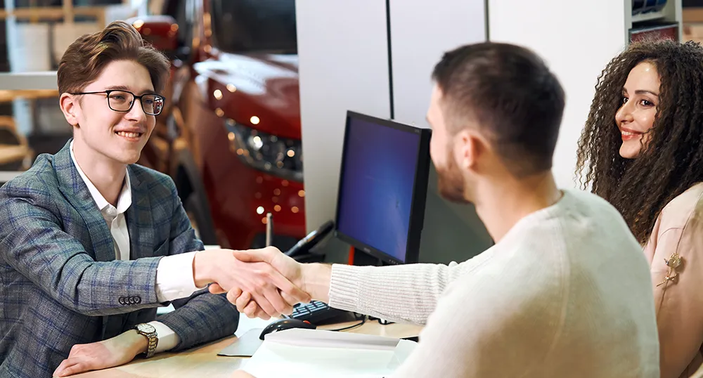 2 guys shaking hands, finalizing a sale